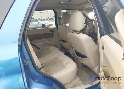 2009 Ford Escape Xlt z USA, uszkodzony, nr VIN 1FMCU03779KA32760